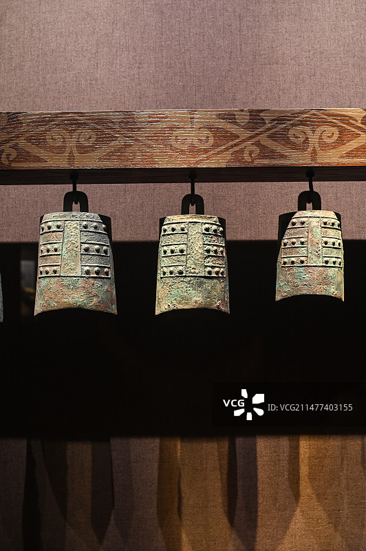 甘肃省博物馆的古代乐器文物青铜器编钟图片素材