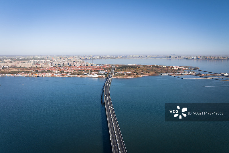 航拍山东青岛胶州湾跨海大桥红岛互通枢纽图片素材