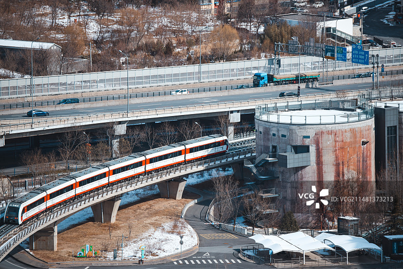 雪后的北京地铁S1线图片素材