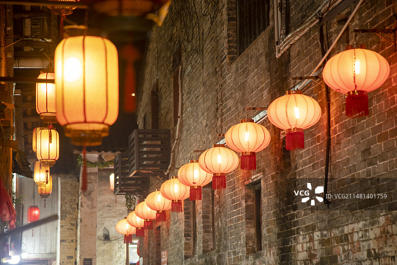 老街中式古典建筑民居夜景图片素材