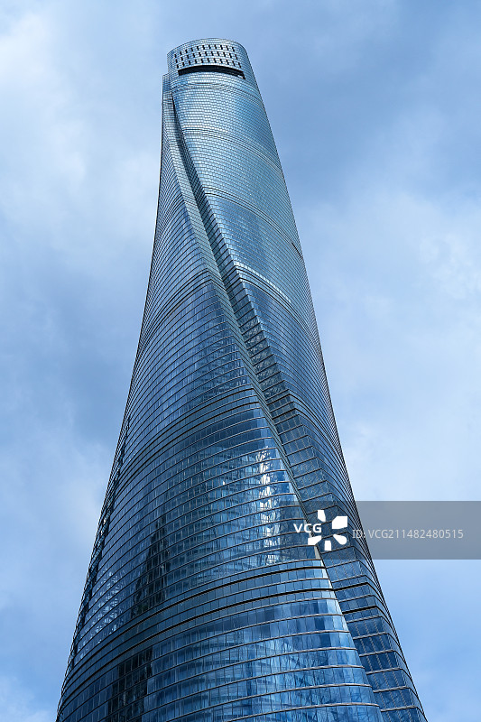 螺旋上升的上海中心大厦 The spiraling Shanghai Tower图片素材