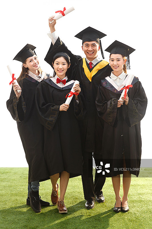 大学生穿着学士服庆祝毕业图片素材