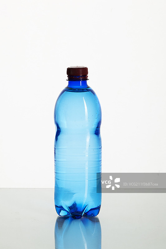 水瓶水杯静物组合图片素材