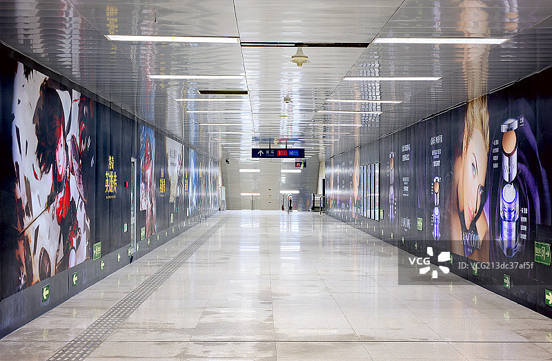 北京地铁站地下通道图片素材