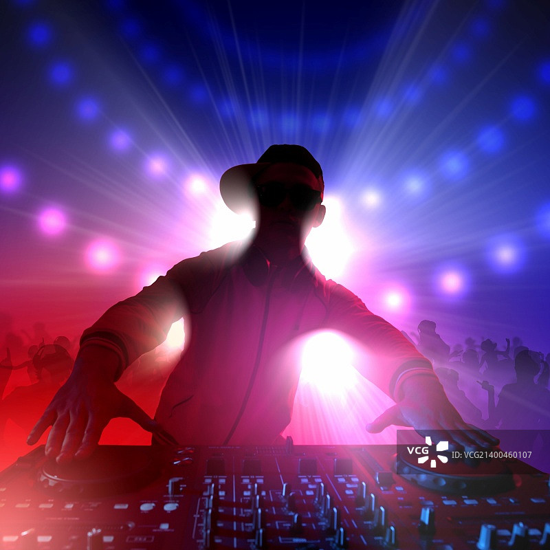 DJ用混音设备来控制声音和播放音乐图片素材