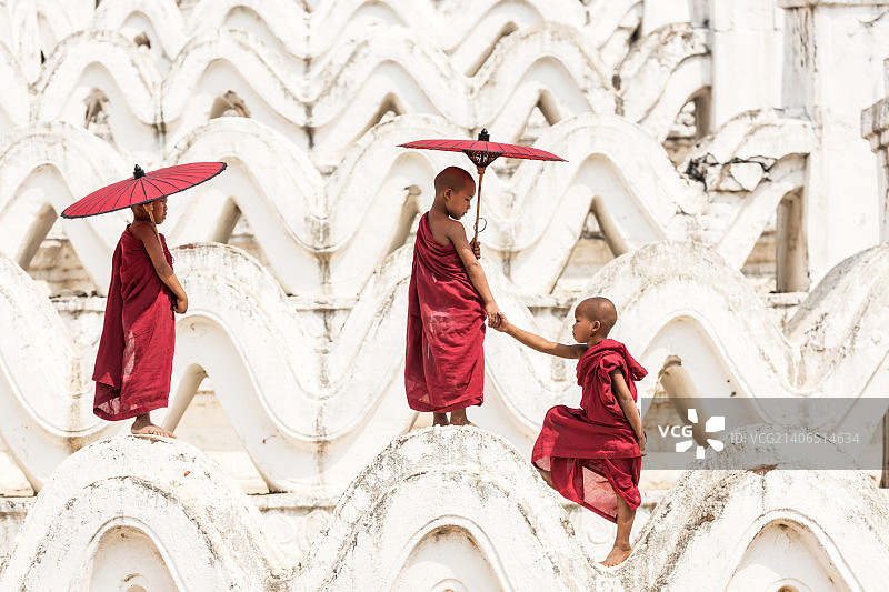 缅甸佛教小沙弥图片素材