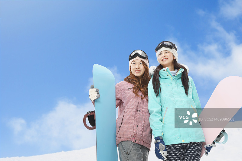年轻的日本女子单板滑雪图片素材