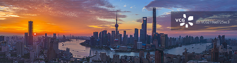 上海黄浦江两岸清晨全景图片素材