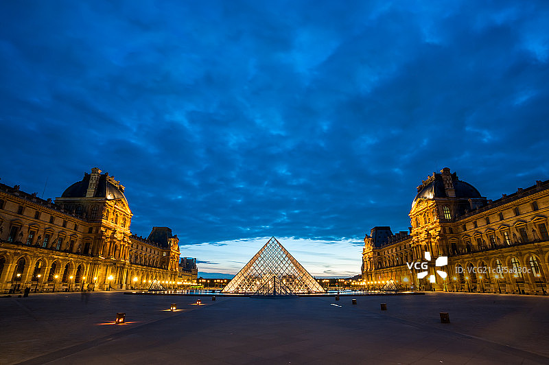 卢浮宫夜景图片素材