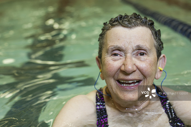 退休女子游泳运动员图片素材