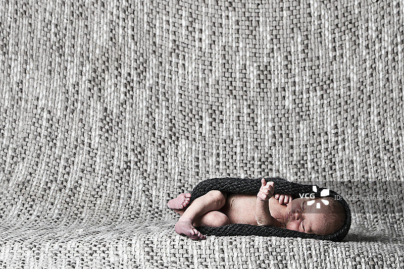 初生女婴(0-1个月)图片素材