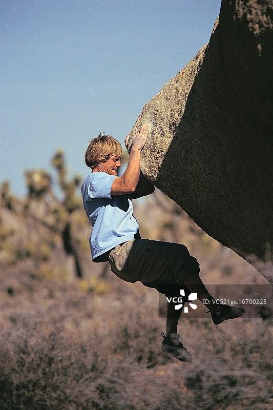 攀岩者，约书亚树国家公园，加利福尼亚图片素材