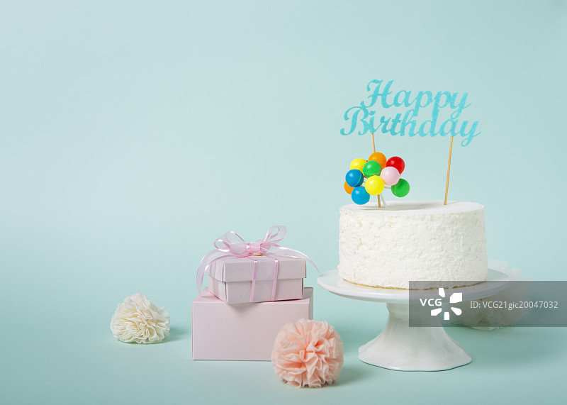 生日蛋糕和礼盒图片素材