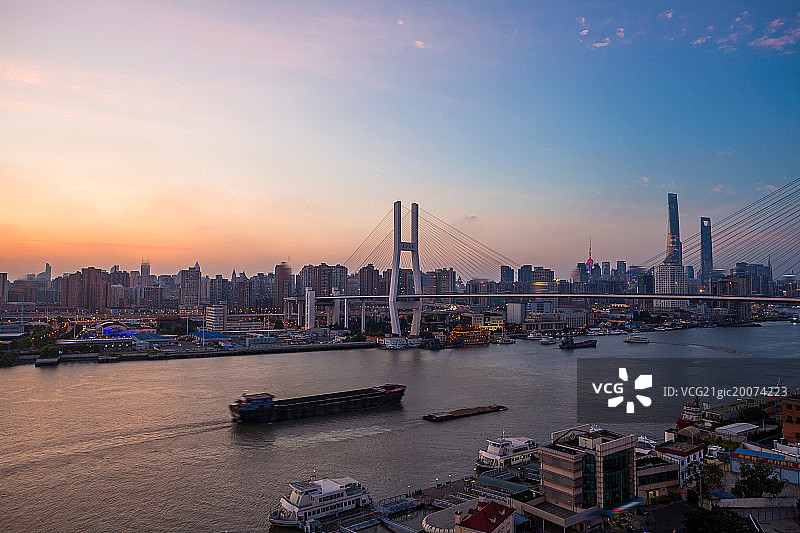 上海南浦大桥及城市建筑风光图片素材