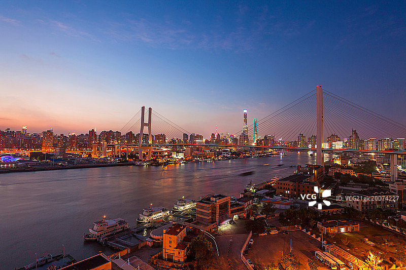 上海南浦大桥及城市建筑夜景图片素材