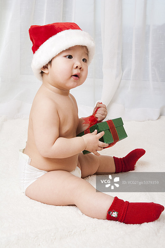 戴圣诞帽的小宝宝图片素材