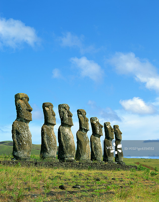 智利复活节岛雕塑群图片素材