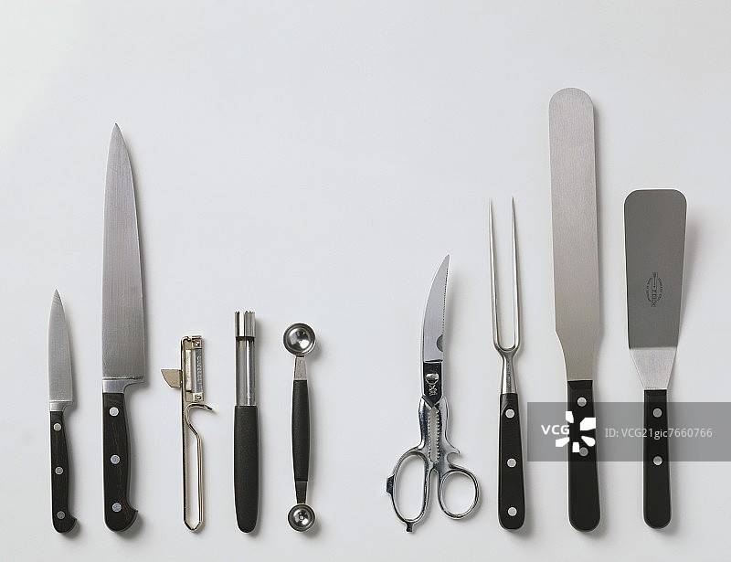 各种厨房用具(刀、削皮器、剪刀等)图片素材