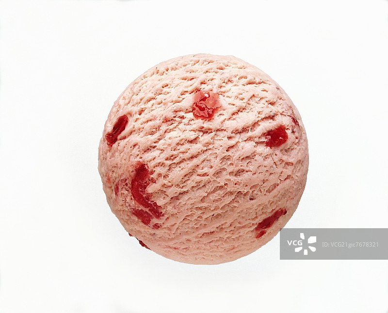 用冰淇淋勺舀一勺树莓冰淇淋图片素材
