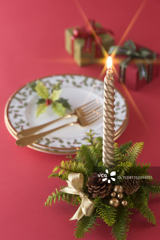 圣诞蜡烛和餐盘图片素材