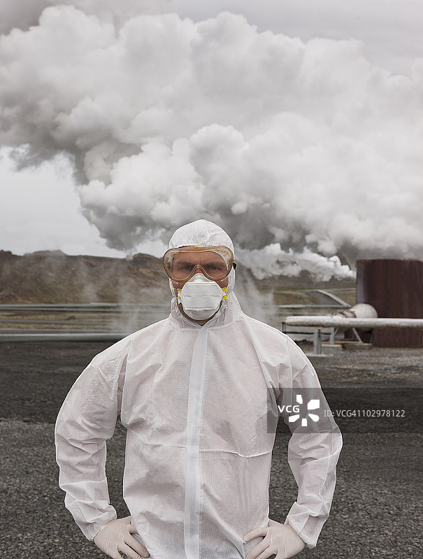 冰岛地热发电站的工作人员图片素材
