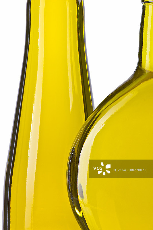 瓶中橄榄油，白色隔离图片素材