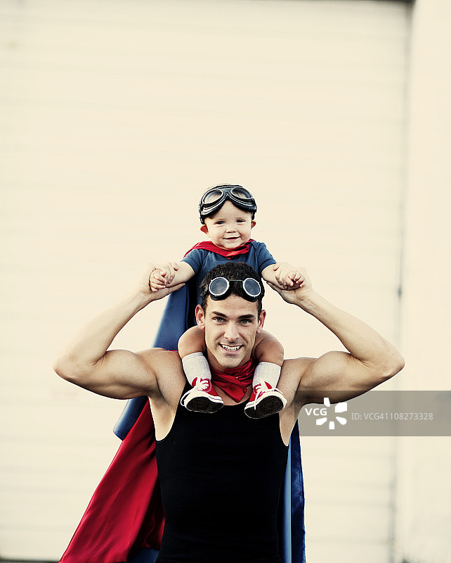 超级英雄蹒跚学步的孩子图片素材