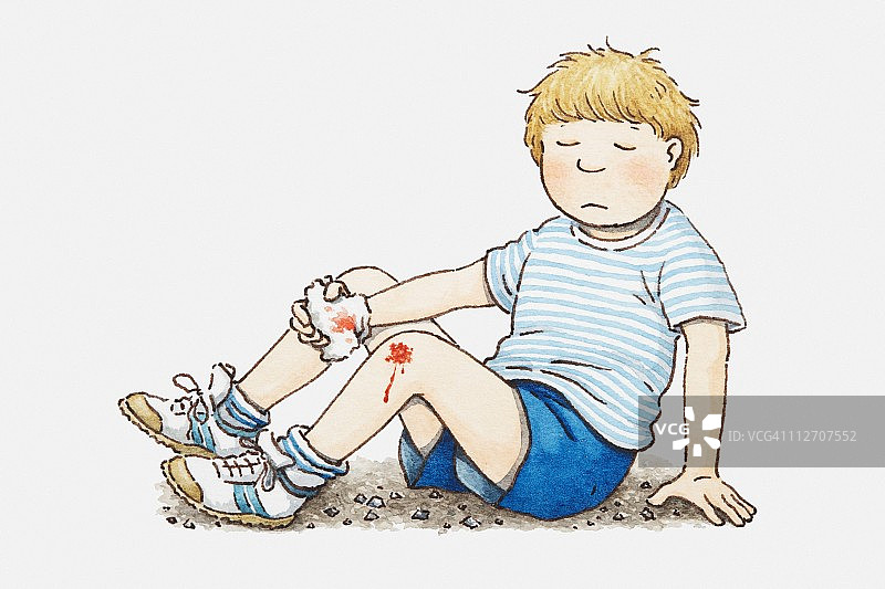 一个男孩坐在地上，在膝盖受伤的地方拿着一张纸巾图片素材