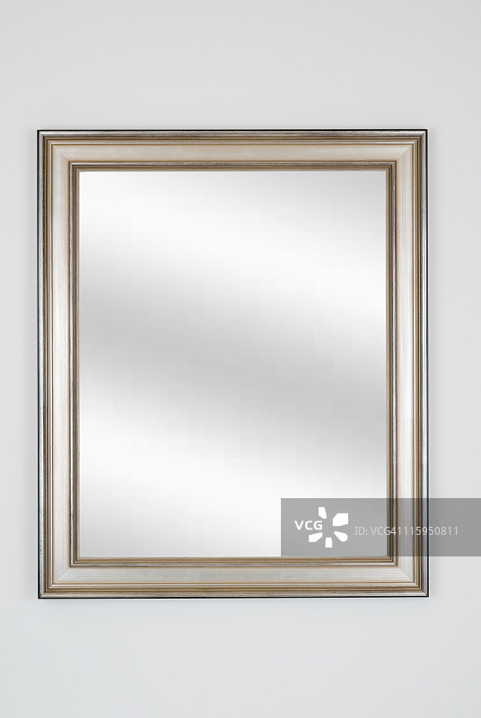 银色镜框与镜子，白色孤立图片素材
