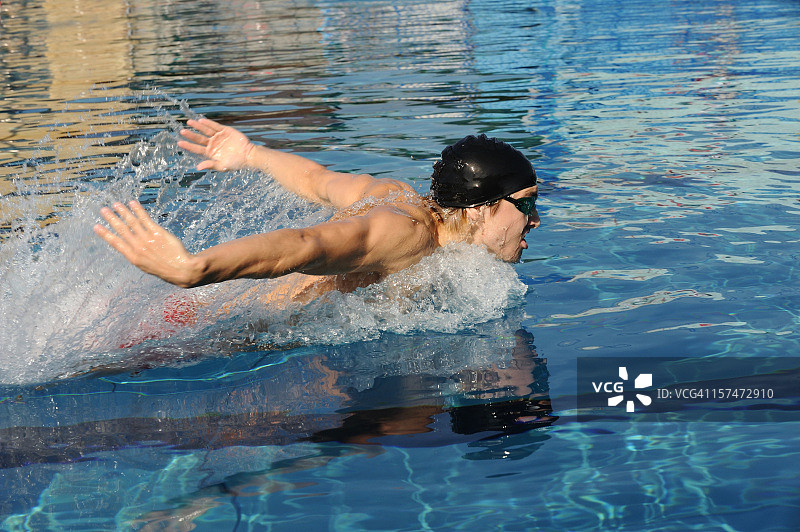 男子蝶泳运动员图片素材