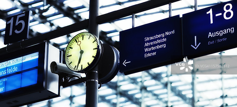火车站的时钟图片素材