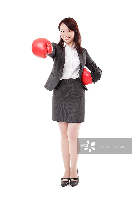 亚洲女商人拳击手套出拳图片素材