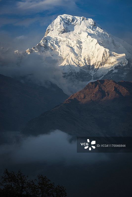壮丽雪山山顶安纳普尔纳南喜马拉雅山尼泊尔图片素材