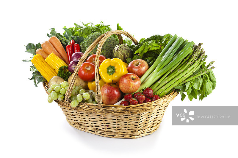 柳条篮子里的水果和蔬菜图片素材