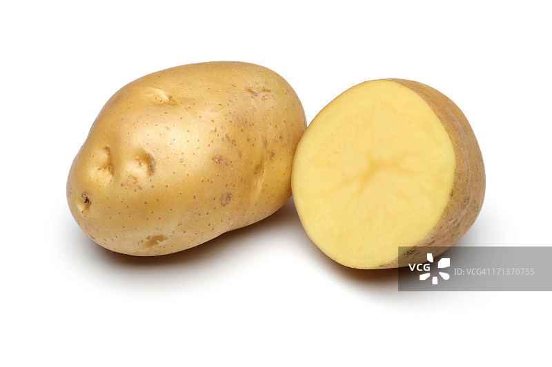 生土豆，完整的身体和新鲜切孤立的白色图片素材