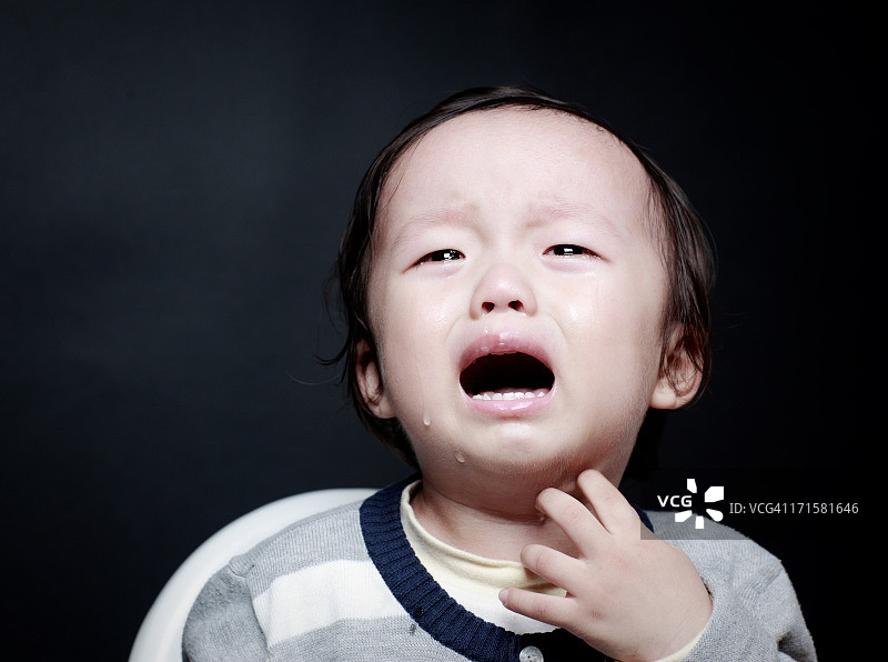 可爱的亚洲婴儿哭声图片素材
