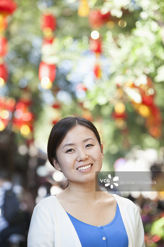 北京南锣鼓巷女子画像图片素材