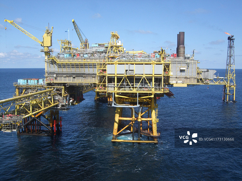 海上石油开采平台图片素材