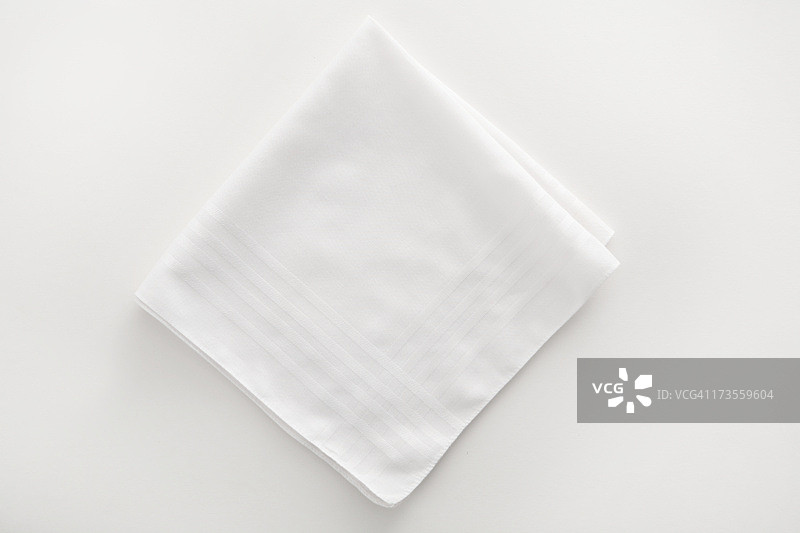 白色背景上的白色餐巾布图片素材