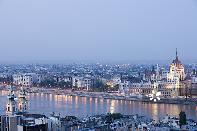 匈牙利，布达佩斯，多瑙河畔的国会大厦，黄昏图片素材