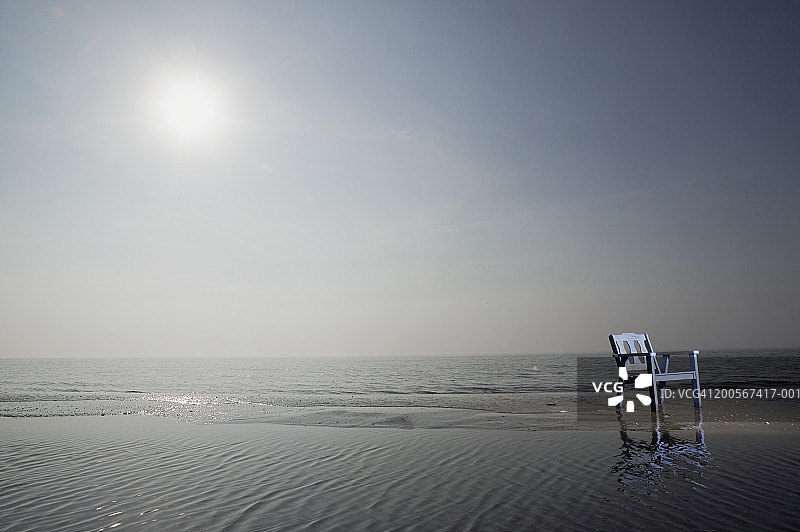 瑞典的梅尔比斯特兰德，沙滩上的椅子图片素材