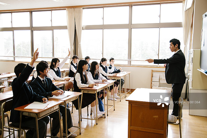 高中学生在学校，老师教他的班级，日本图片素材