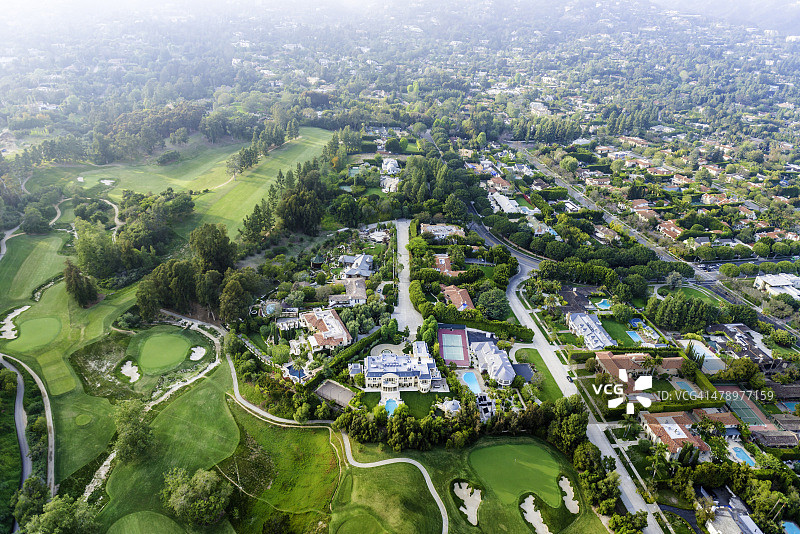 洛杉矶的贝艾尔社区大厦，高尔夫球场，空中图片素材