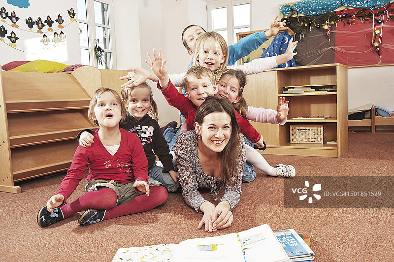 德国巴伐利亚Kottgeisering幼儿园里的孩子图片素材