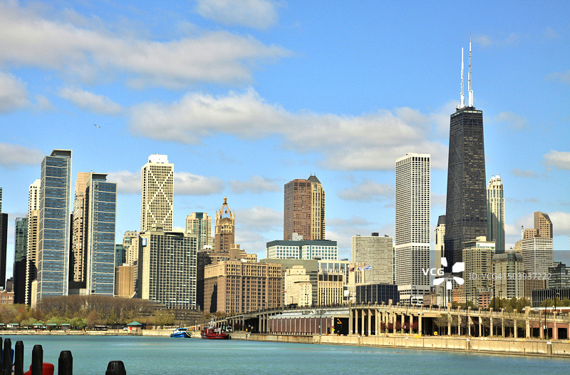 芝加哥的天际线和密歇根湖图片素材