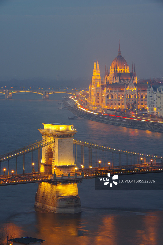 铁链桥和布达佩斯-布加勒斯特-匈牙利议会图片素材