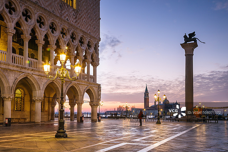 圣马可广场和威尼斯多吉斯宫的黎明图片素材
