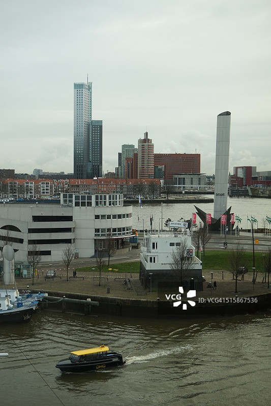 鹿特丹的天际线和水上出租车，荷兰图片素材