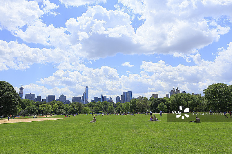 曼哈顿大草坪上空的云朵图片素材