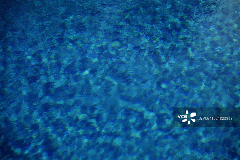 游泳池的涟漪图片素材